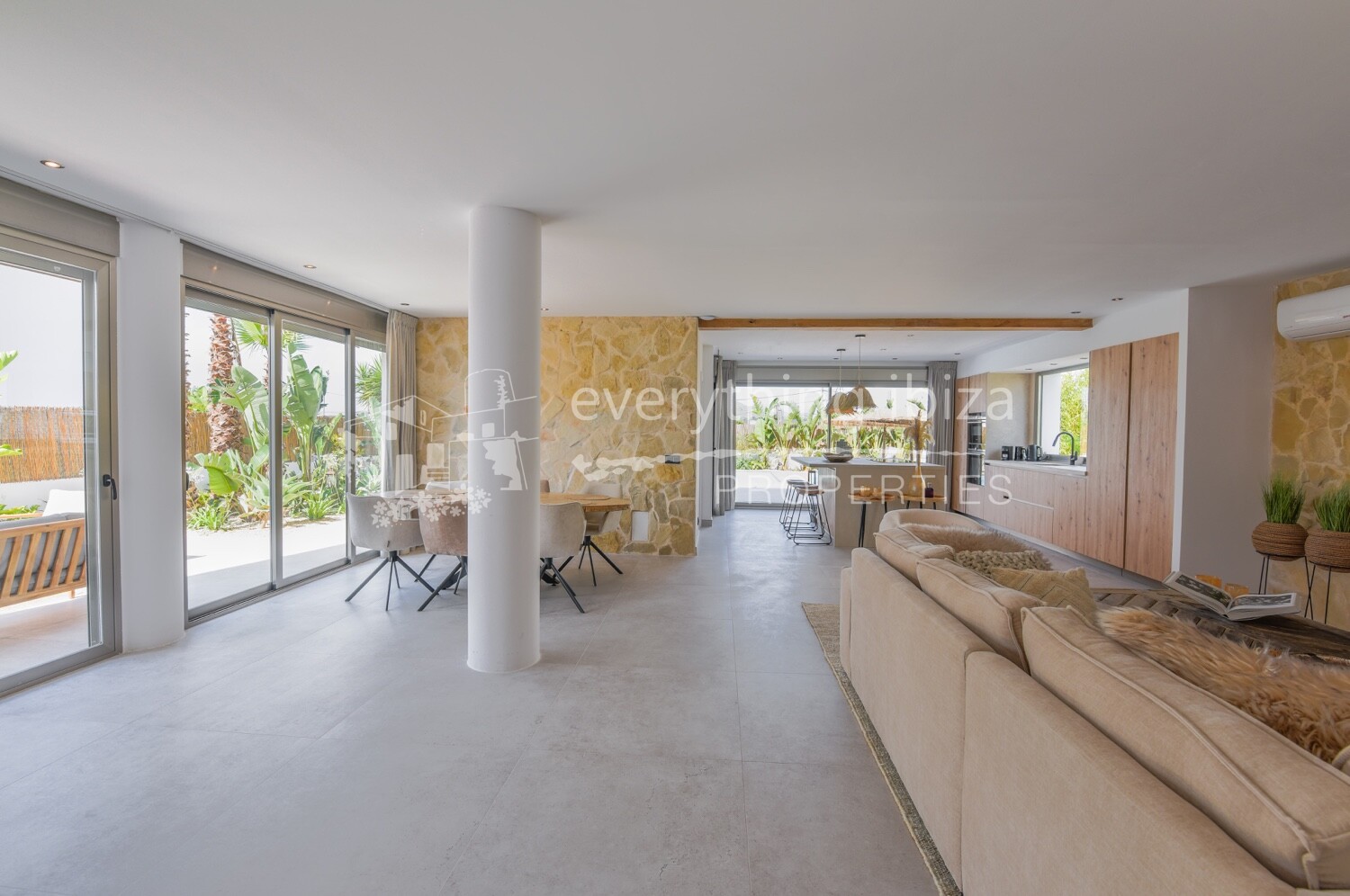 Magnificent Modern Villa in Super Location with Tourist License, ref. 1618, for sale in Ibiza by everything ibiza Properties