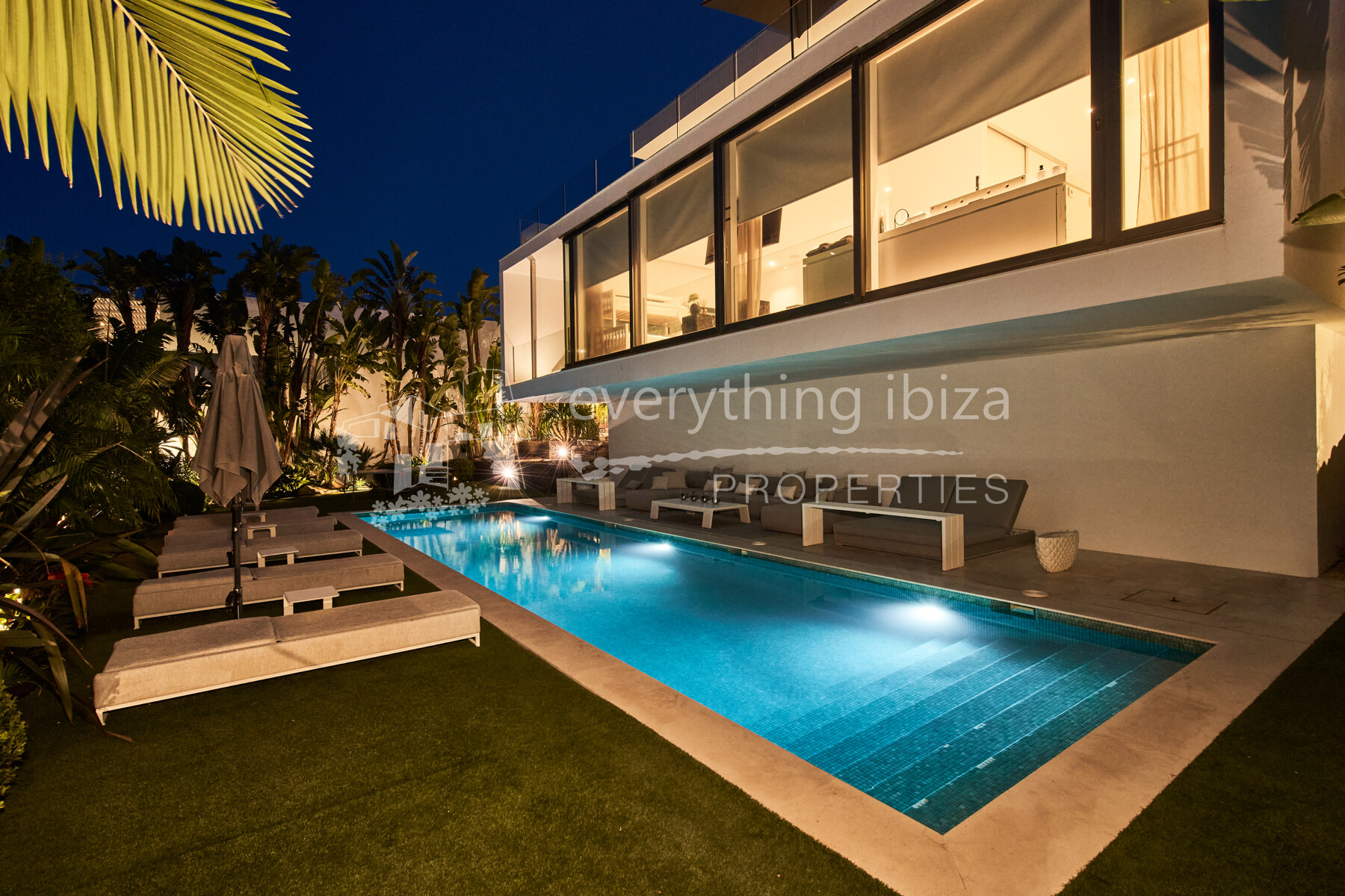 Exquisite Cosmopolitan Detached Villa of the Finest Quality & Design, ref. 1633, for sale in Ibiza by everything ibiza Properties