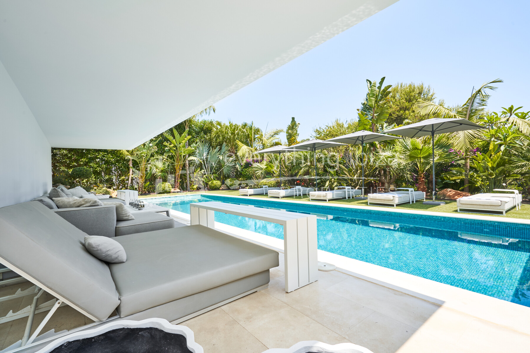 Exquisite Cosmopolitan Detached Villa of the Finest Quality & Design, ref. 1633, for sale in Ibiza by everything ibiza Properties