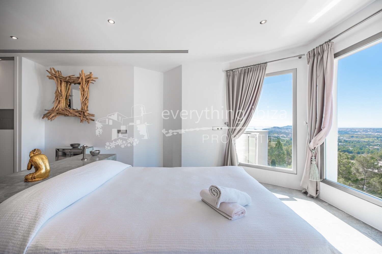 Stunning Hilltop Villa of the Finest Quality with Amazing Views in Can Furnet, ref. 1624, for sale in Ibiza by everything ibiza Properties