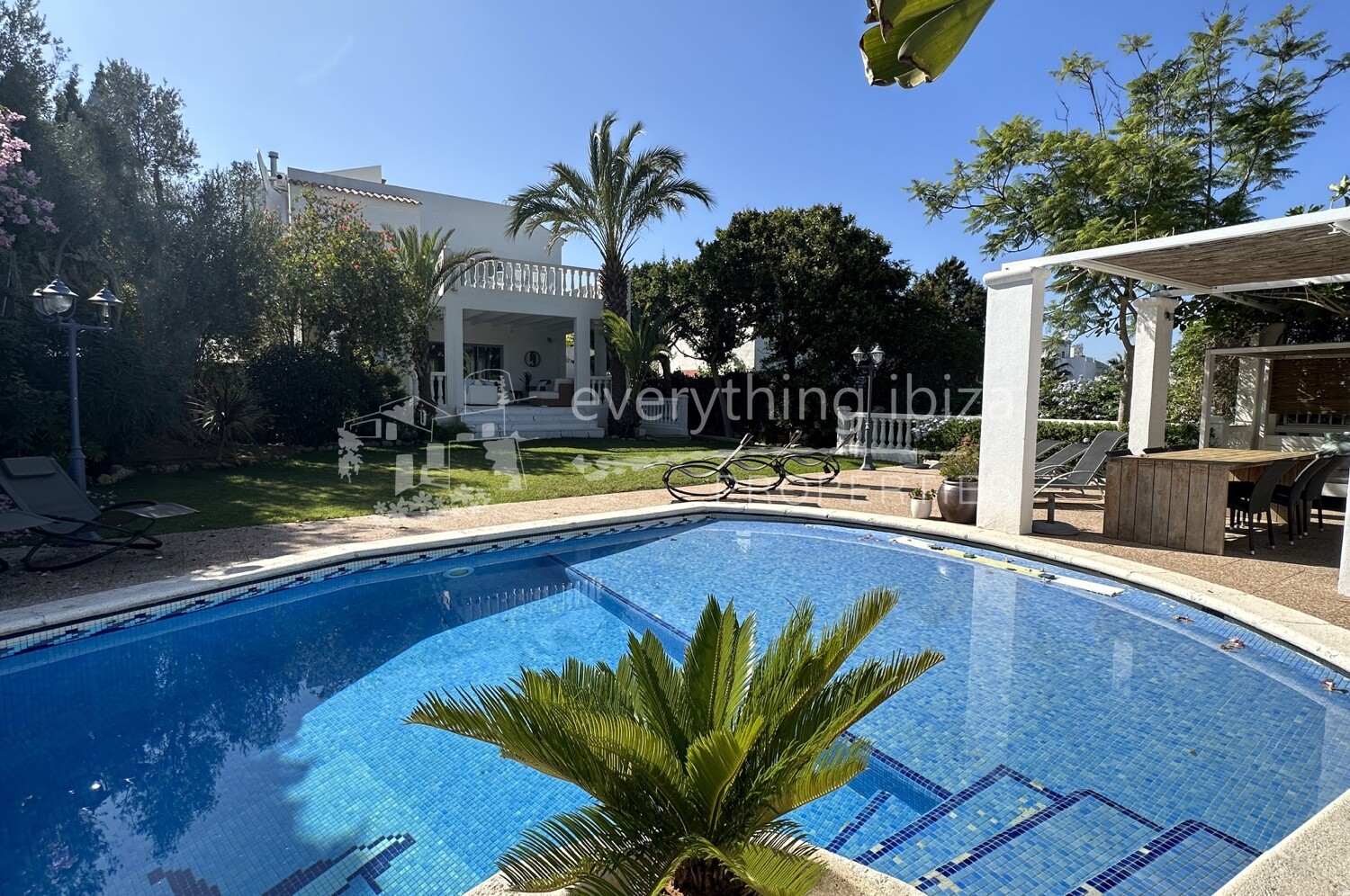 Beautiful Renovated Detached Villa Close to Village with Tourist License, ref. 1629, for sale in Ibiza by everything ibiza Properties