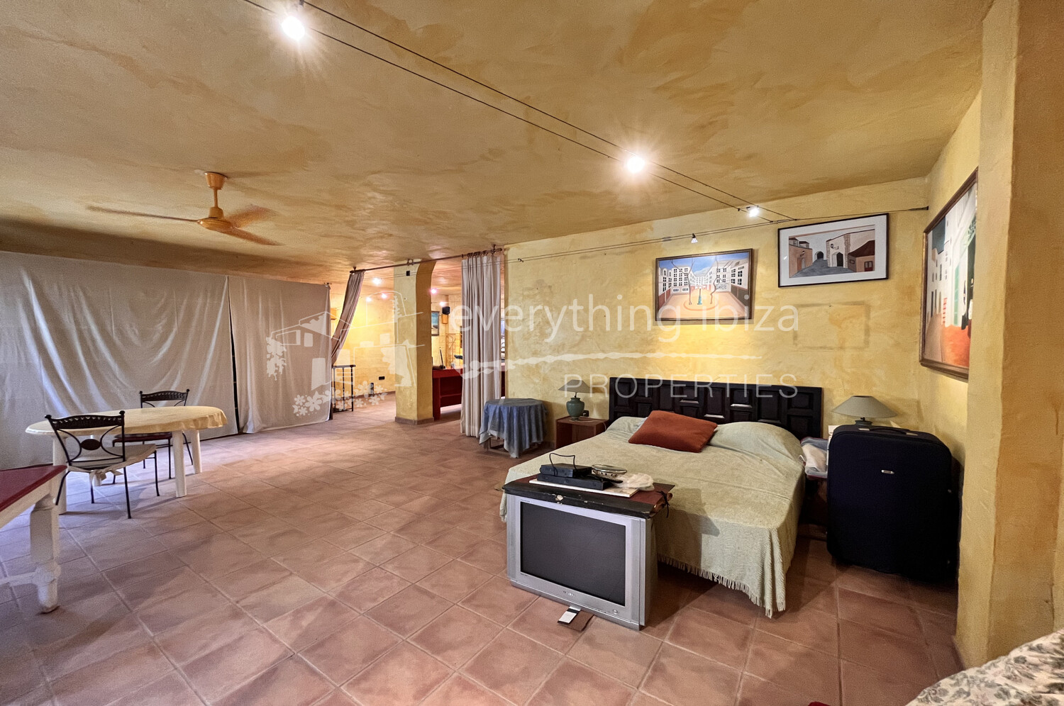 https://www.everythingibiza.com/properties/versatile-commer…of-san-jose-1640/,ref. 27 for sale in Ibiza by everything ibiza Properties