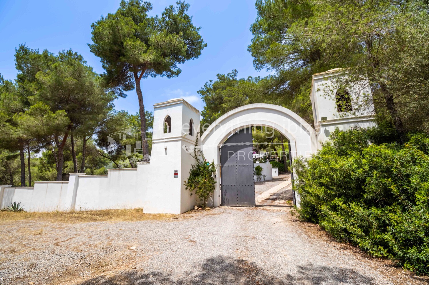 Beautiful Villa with Tourist License Two Guest Anexes and Large Rural Plot in Sa Carroca, ref. 1667, for sale in Ibiza by everything ibiza Properties