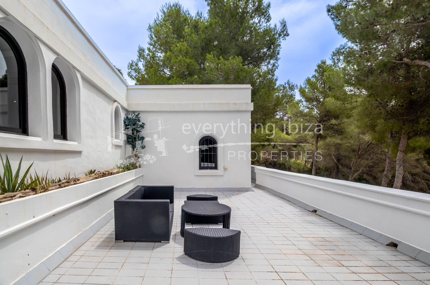 Beautiful Villa with Tourist License Two Guest Anexes and Large Rural Plot in Sa Carroca, ref. 1667, for sale in Ibiza by everything ibiza Properties