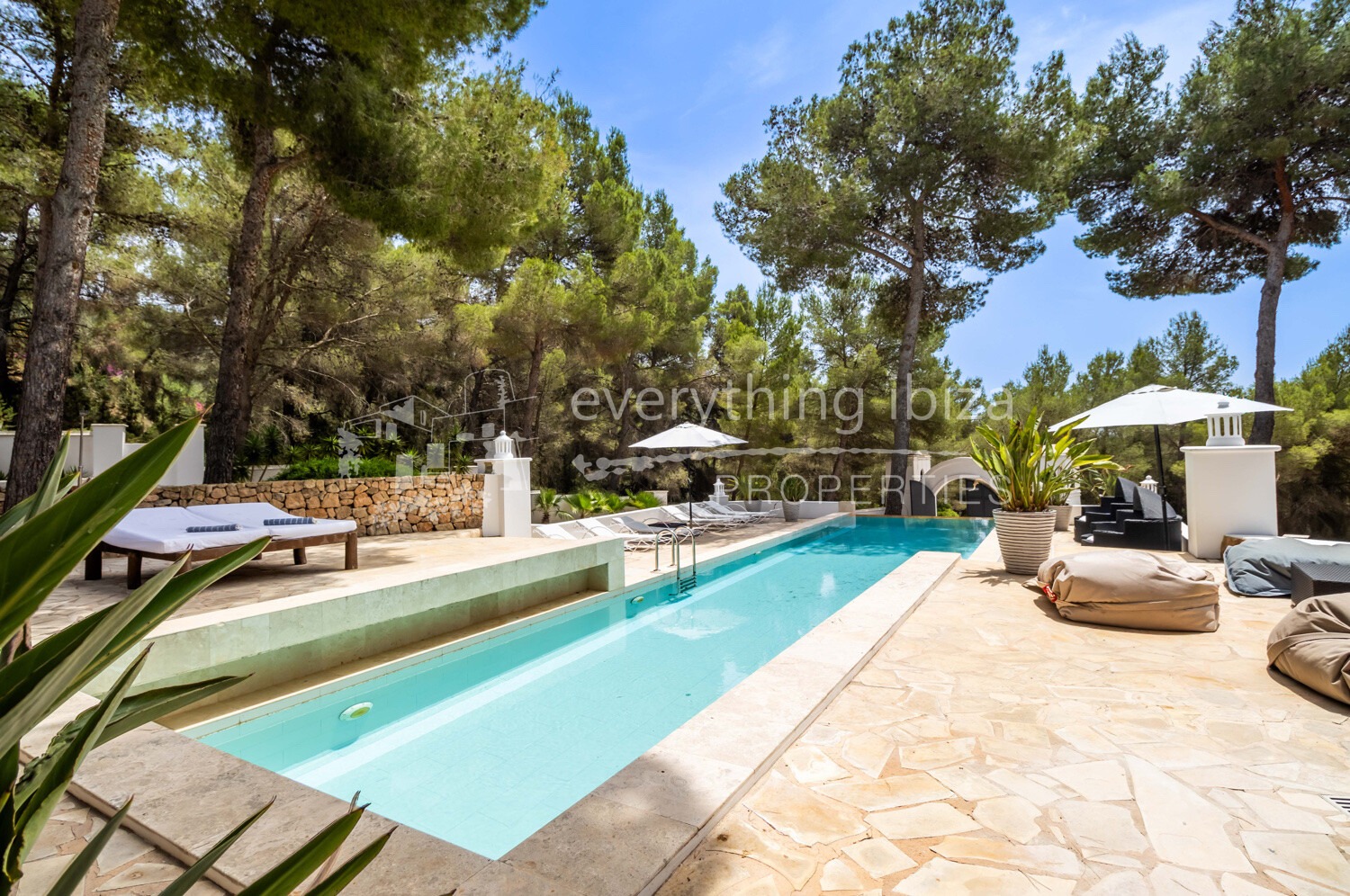 Beautiful Villa with Tourist License Two Guest Anexes and Large Rural Plot in Sa Carroca, ref. 1667, for sale in Ibiza by everything ibiza Properties