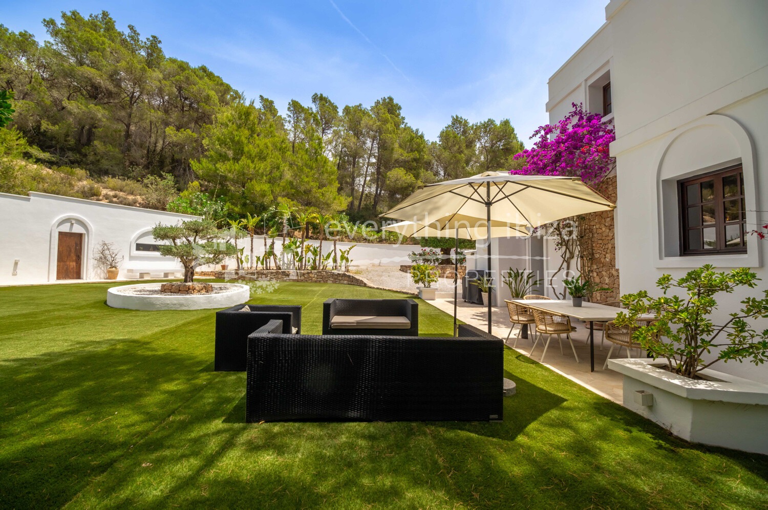 Beautiful Villa with Tourist License Two Guest Anexes and Large Rural Plot in Sa Carroca, ref. 1667, for sale in Ibiza by everything ibiza Properties