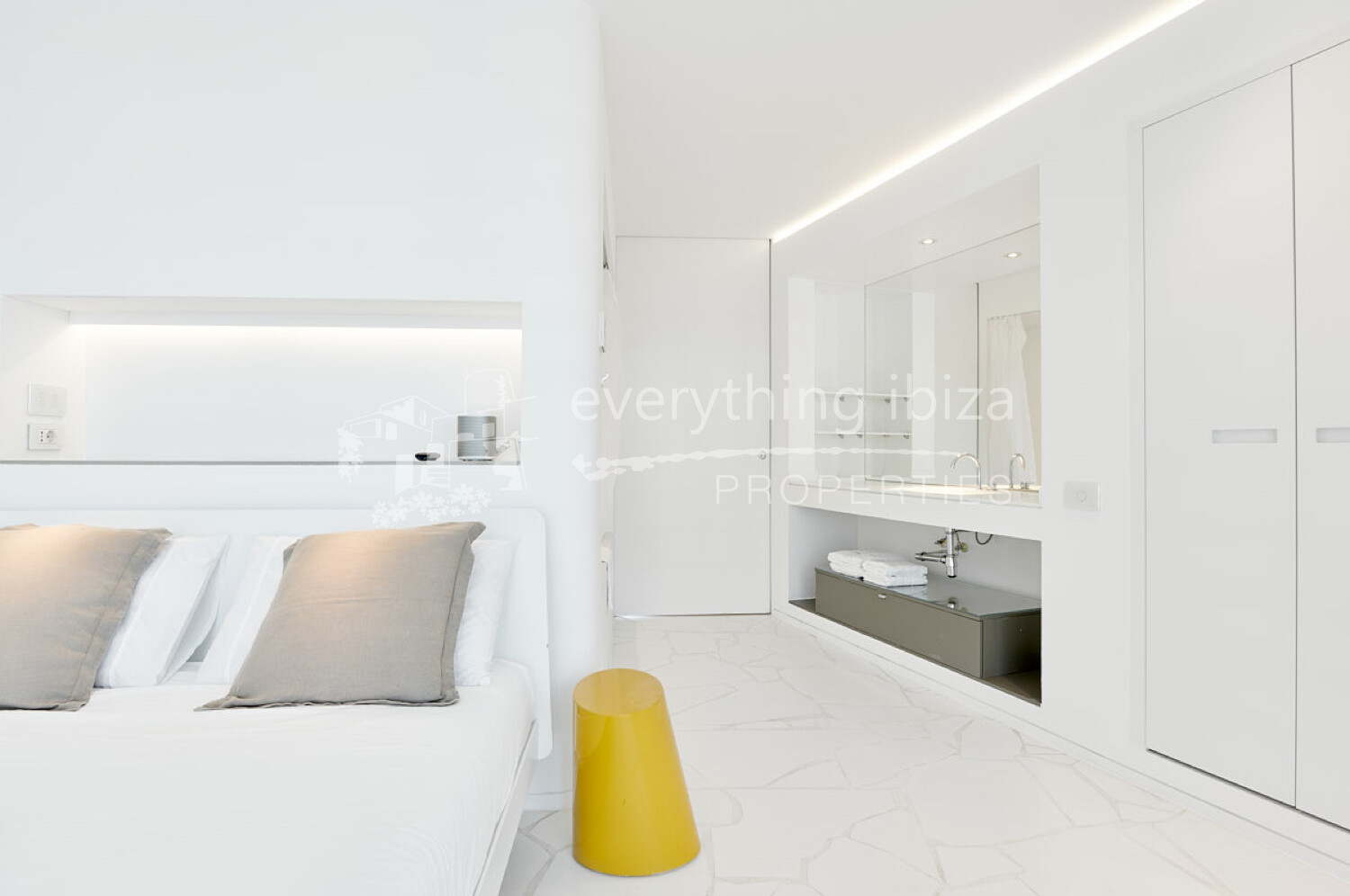Contemporary Apartment near Talamanca Overlooking the Yachting Marina and Ibiza Old Town, ref. 1669, for sale in Ibiza by everything ibiza Properties