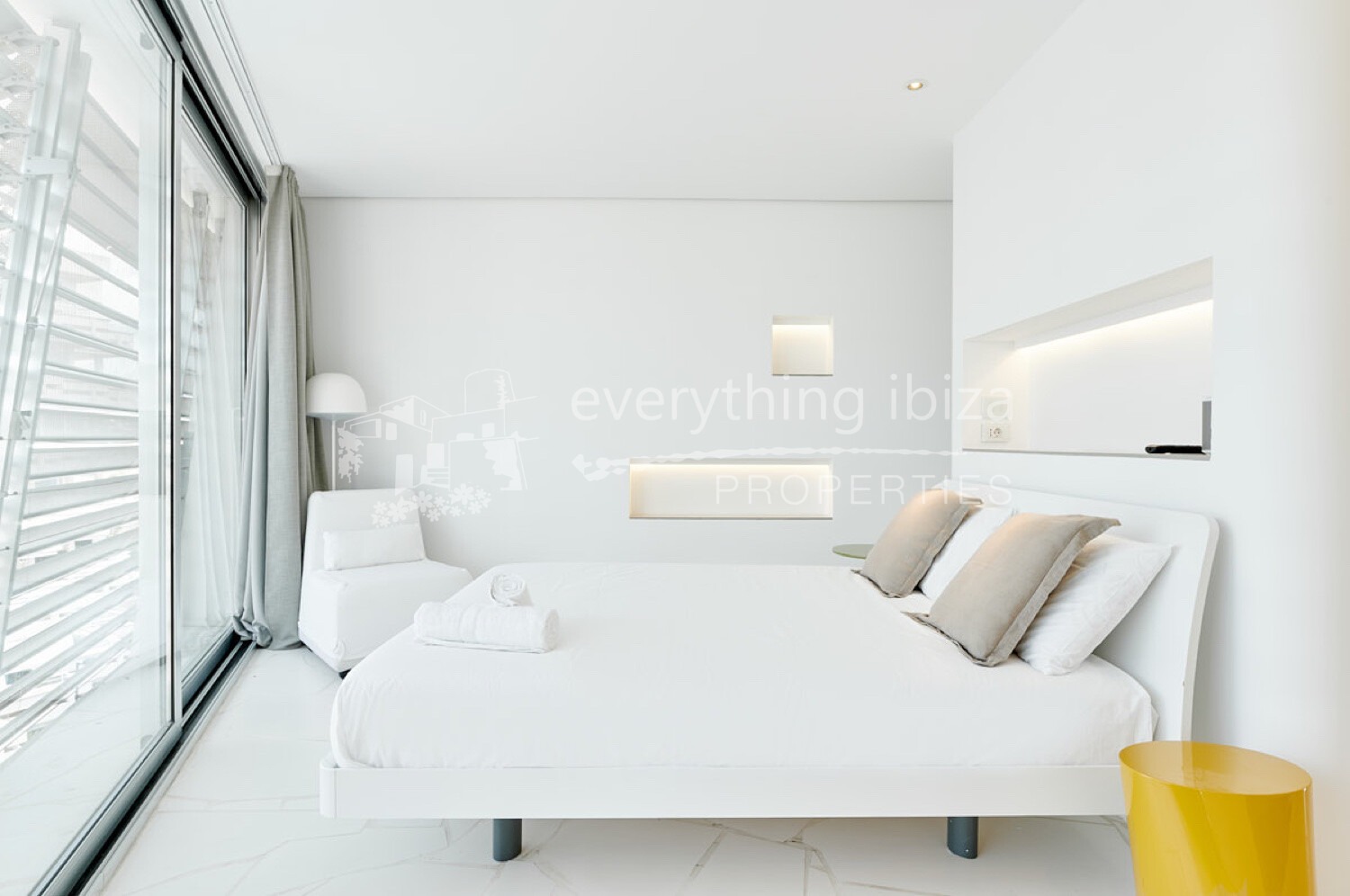 Contemporary Apartment near Talamanca Overlooking the Yachting Marina and Ibiza Old Town, ref. 1669, for sale in Ibiza by everything ibiza Properties