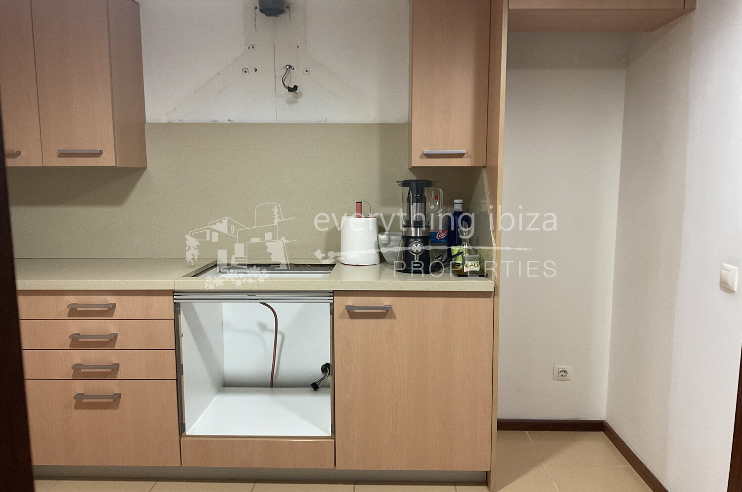 Delightful Contemporary Apartment Very Near Beach in Central Santa Eulalia, ref. 1675, for sale in Ibiza by everything ibiza Properties