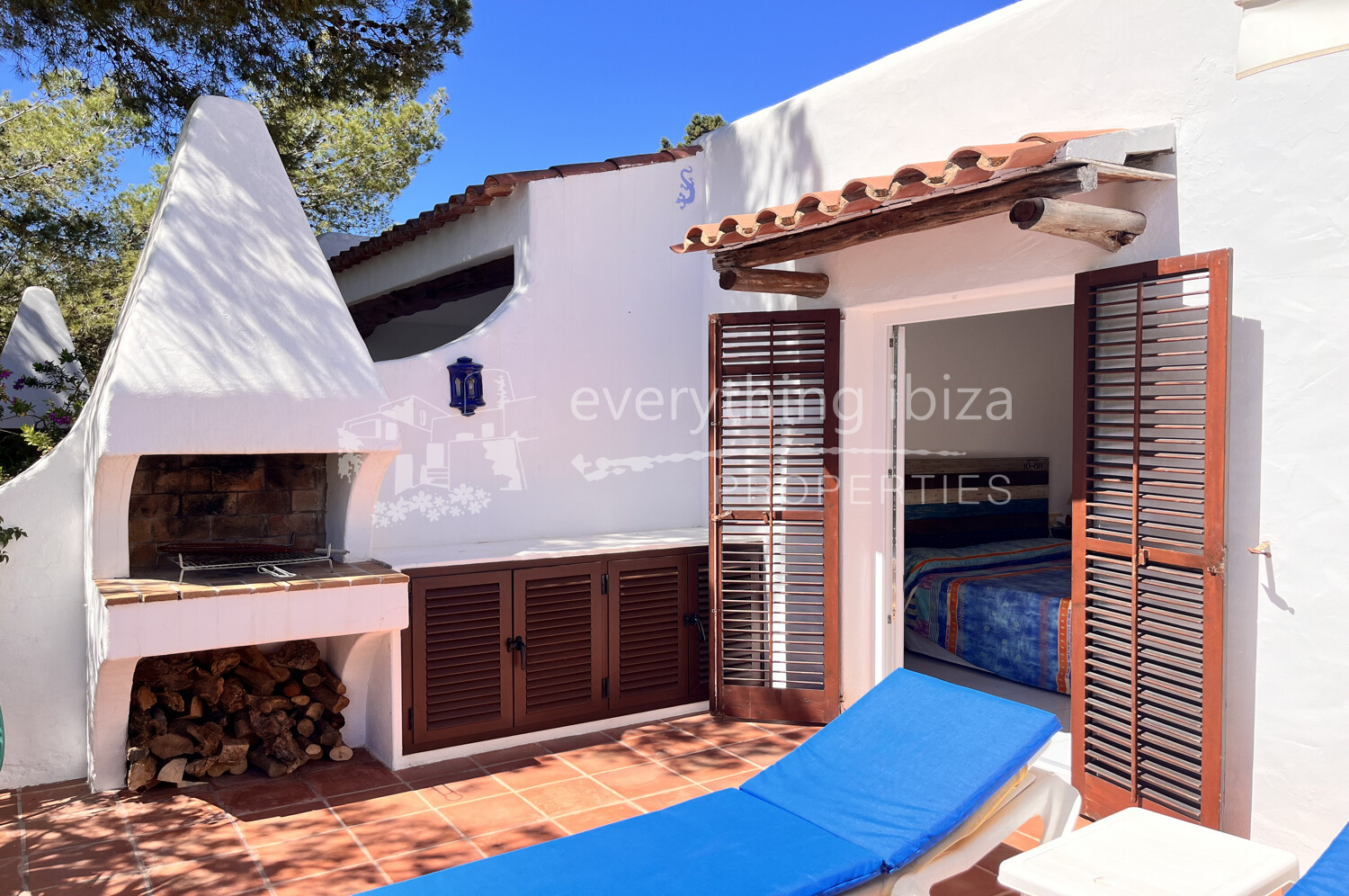 Charming Traditional Townhouse Close to Cala Conta with Sea and Sunset Views, ref. 1689, on sale in ibiza by everything ibiza Properties