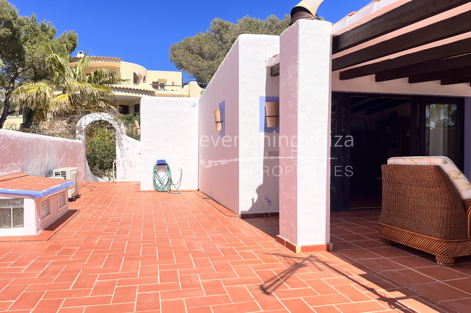 Charming Traditional Townhouse Close to Cala Conta with Sea and Sunset Views, ref. 1689, on sale in ibiza by everything ibiza Properties