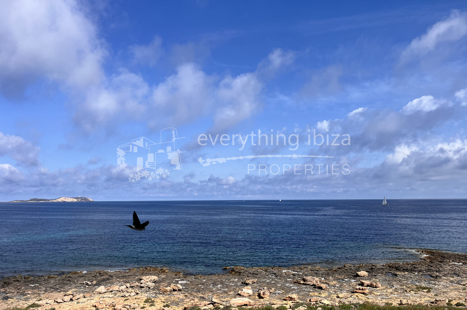 Coastline Penthouse Apartment with Large Roof Terrace, Sea and Sunset Views, ref. 1696, for sale in Ibiza by everything ibiza Properties