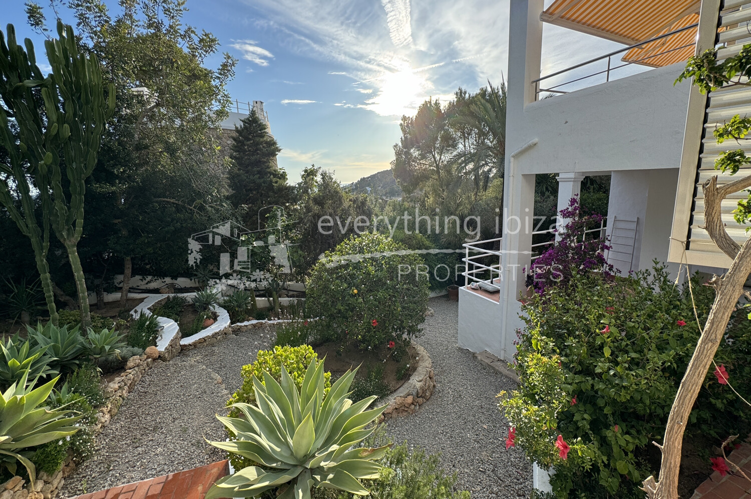 Charming Traditional Villa and 2 Separate Apartments with Super Sea & Sunset Views, ref. 1698, for sale in Ibiza by everything ibiza Properties