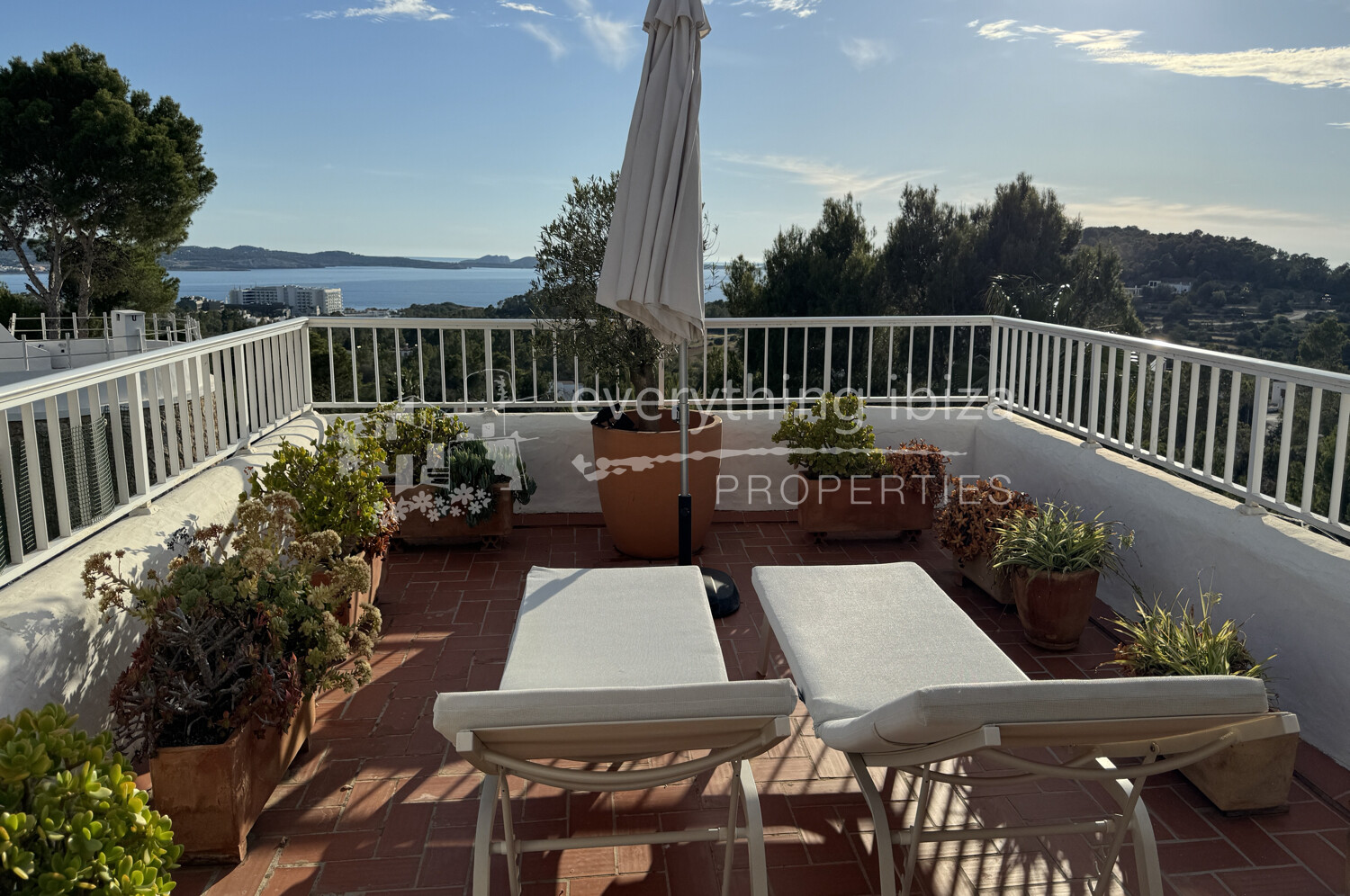 Charming Traditional Villa and 2 Separate Apartments with Super Sea & Sunset Views, ref. 1698, for sale in Ibiza by everything ibiza Properties