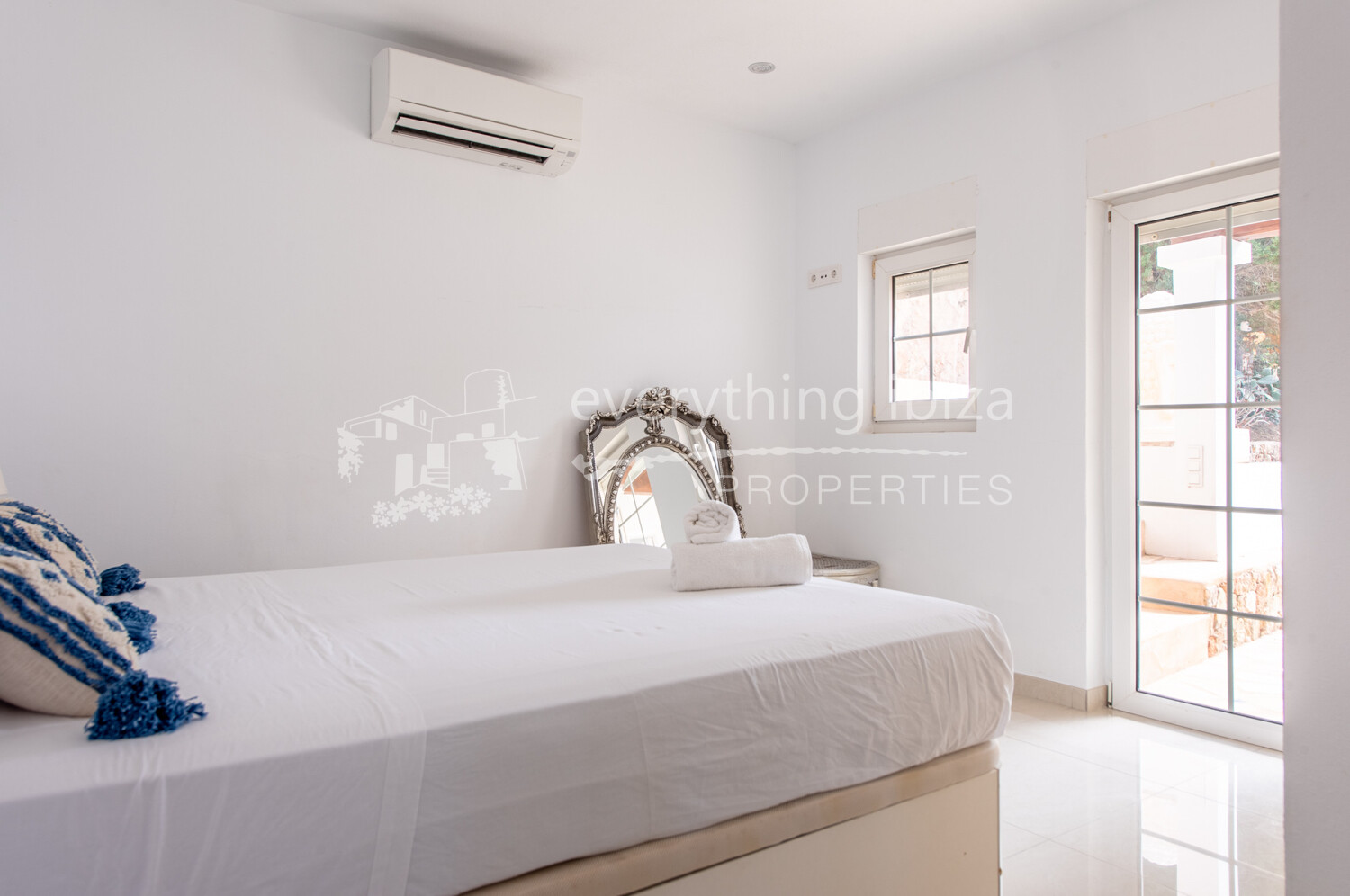Luxury Elegant Modern Villa with Stunning Views and Close to Beaches, ref. 1708, for sale in Ibiza by everything ibiza Properties