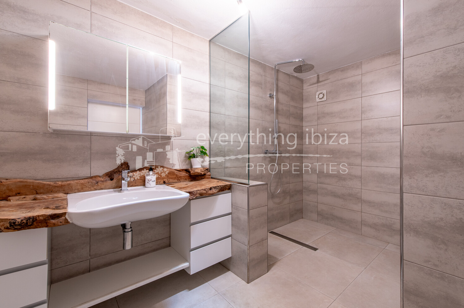 Luxury Elegant Modern Villa with Stunning Views and Close to Beaches, ref. 1708, for sale in Ibiza by everything ibiza Properties