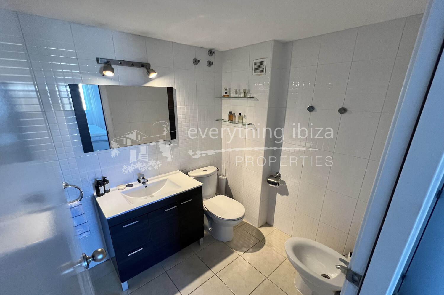 Stylish Modern 3 Bedroom Apartment Close to the Beach & Prestigious Marinas, ref. 1709, for sale in Ibiza by everything ibiza Properties