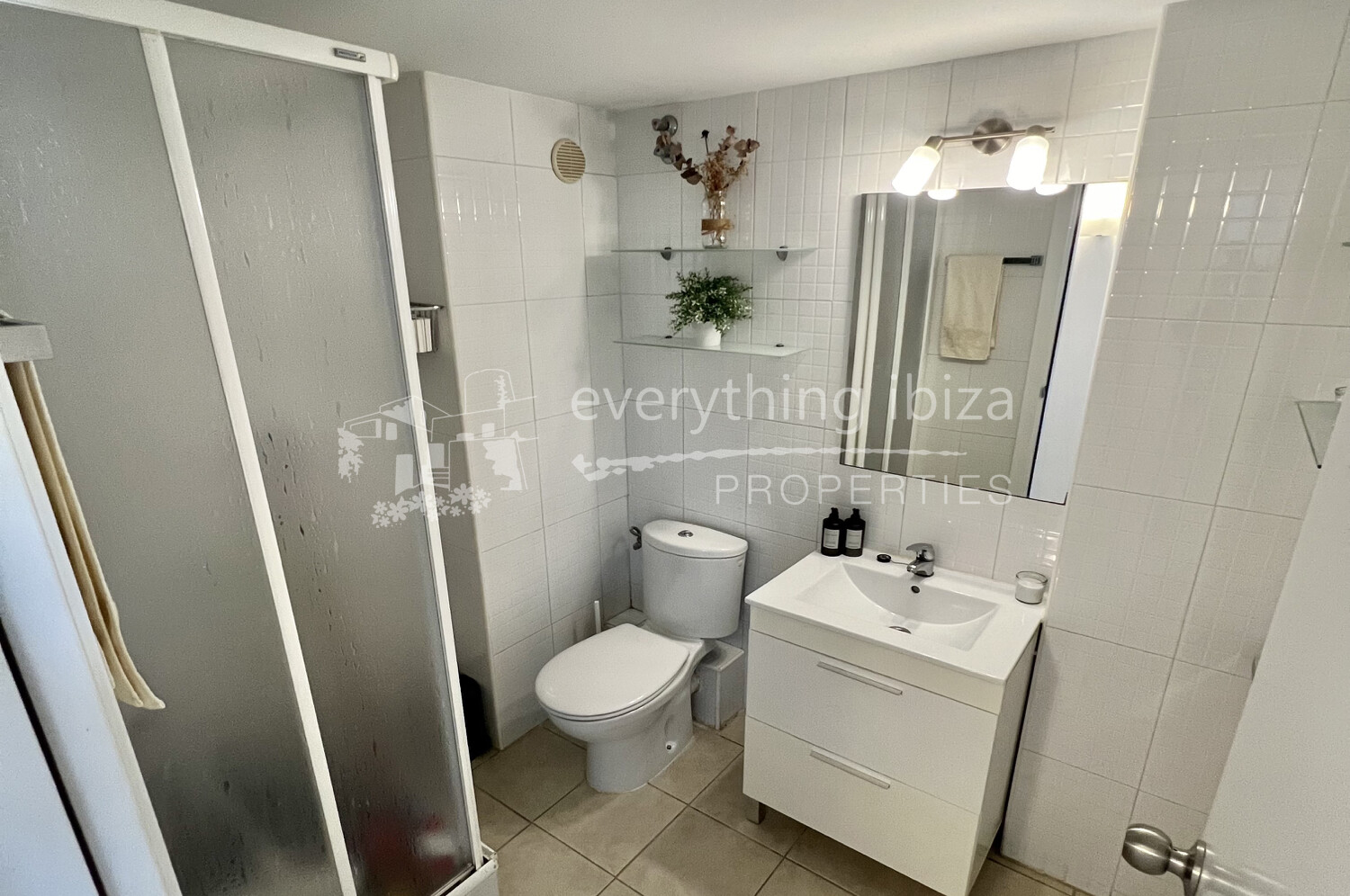Stylish Modern 3 Bedroom Apartment Close to the Beach & Prestigious Marinas, ref. 1709, for sale in Ibiza by everything ibiza Properties