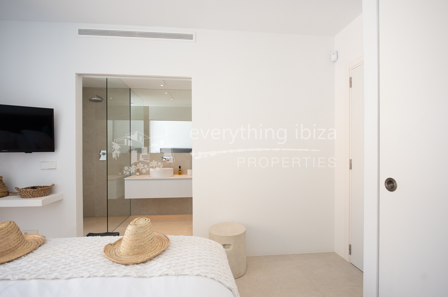 Stunning New Modern Villa Close to the Coastline and Nearby Beaches, ref. 1719, for sale in Ibiza by everything ibiza Properties