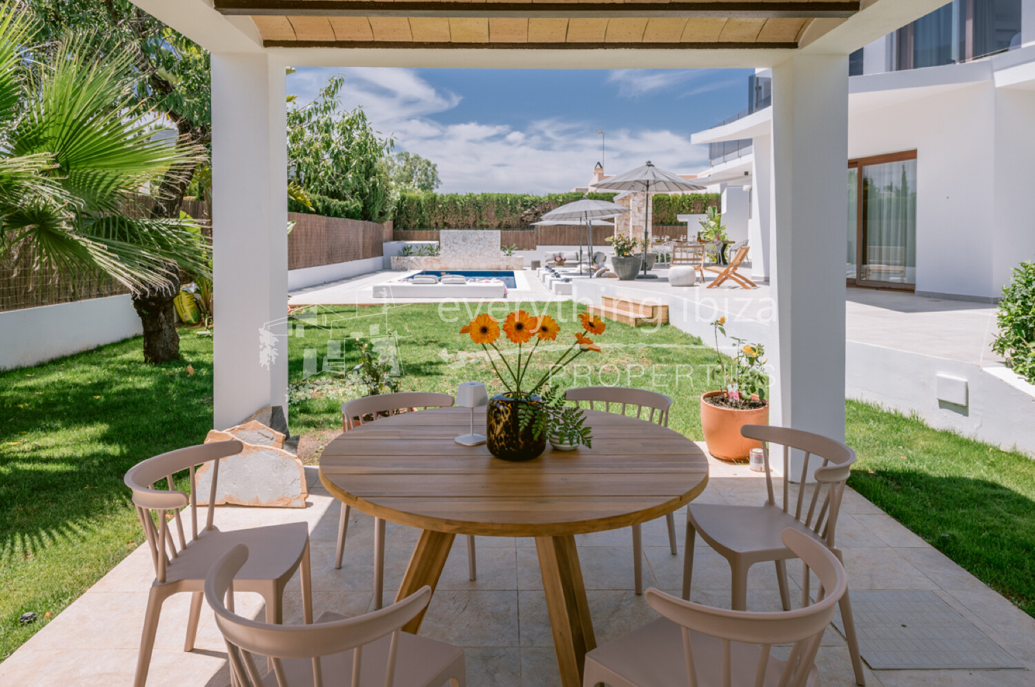 Modern Luxurious Detached Villa with Private Pool and Beautiful Garden, ref. 1720, for sale in Ibiza by everything ibiza Properties