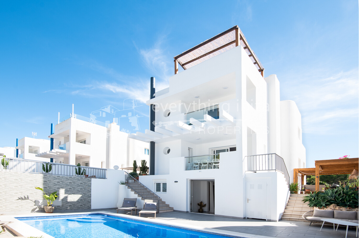 Elegant 5 Bedroomed Detached House with Pool and Tourist License, ref. 1721, for sale in Ibiza by everything ibiza Properties