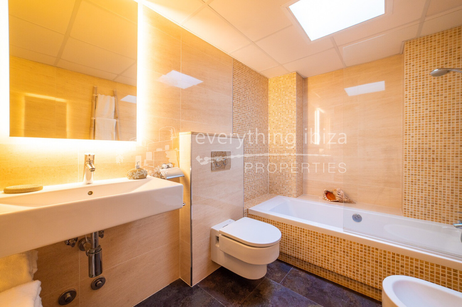 Elegant 5 Bedroomed Detached House with Pool and Tourist License, ref. 1721, for sale in Ibiza by everything ibiza Properties