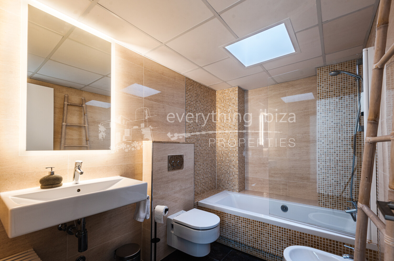 Elegant 5 Bedroomed Detached House with Pool and Tourist License, ref. 1721, for sale in Ibiza by everything ibiza Properties