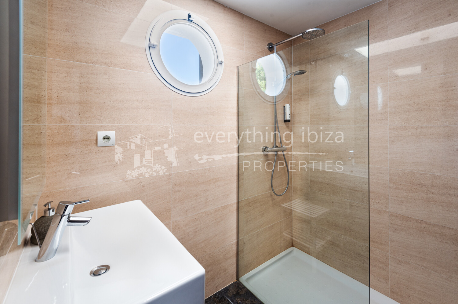 Elegant 5 Bedroomed Detached House with Pool and Tourist License, ref. 1721, for sale in Ibiza by everything ibiza Properties
