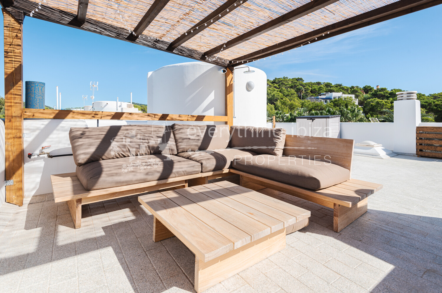 Elegant 5 Bedroomed Detached House with Pool and Tourist License, ref. 1721, for sale in Ibiza by everything ibiza Properties
