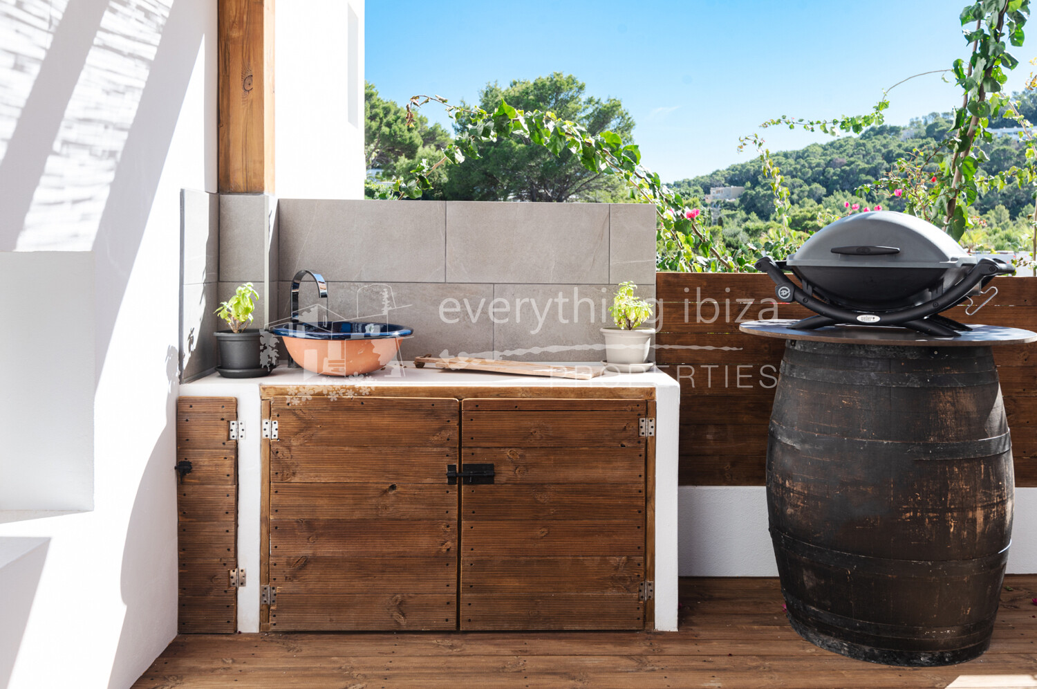 Elegant 5 Bedroomed Detached House with Pool and Tourist License, ref. 1721, for sale in Ibiza by everything ibiza Properties