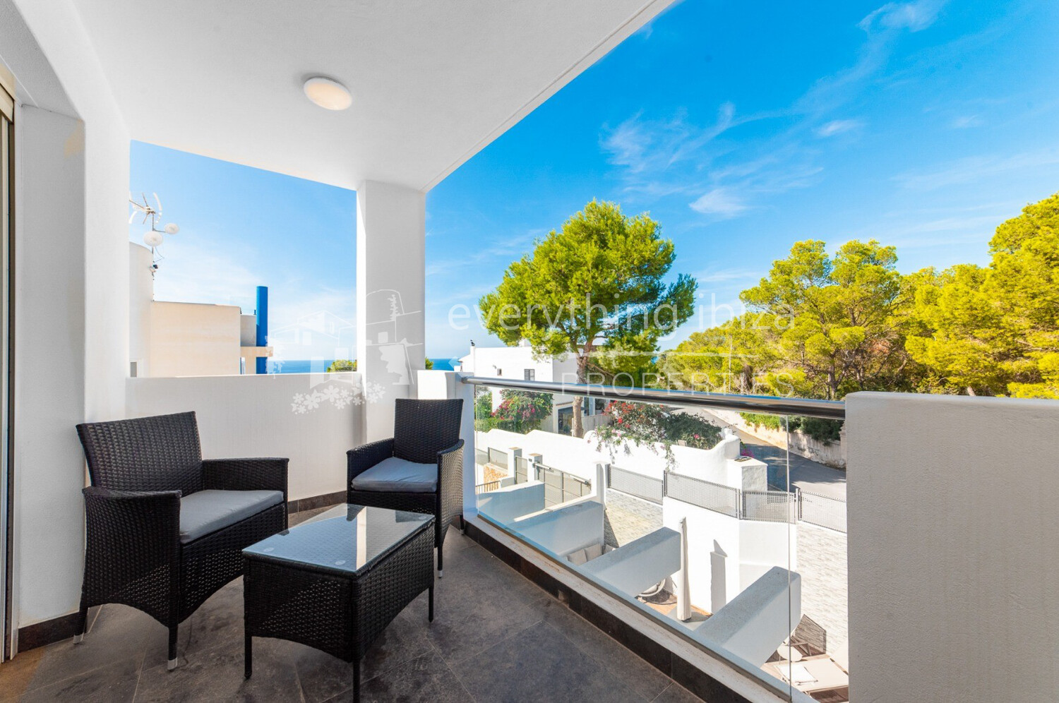 Elegant 5 Bedroomed Detached House with Pool and Tourist License, ref. 1721, for sale in Ibiza by everything ibiza Properties