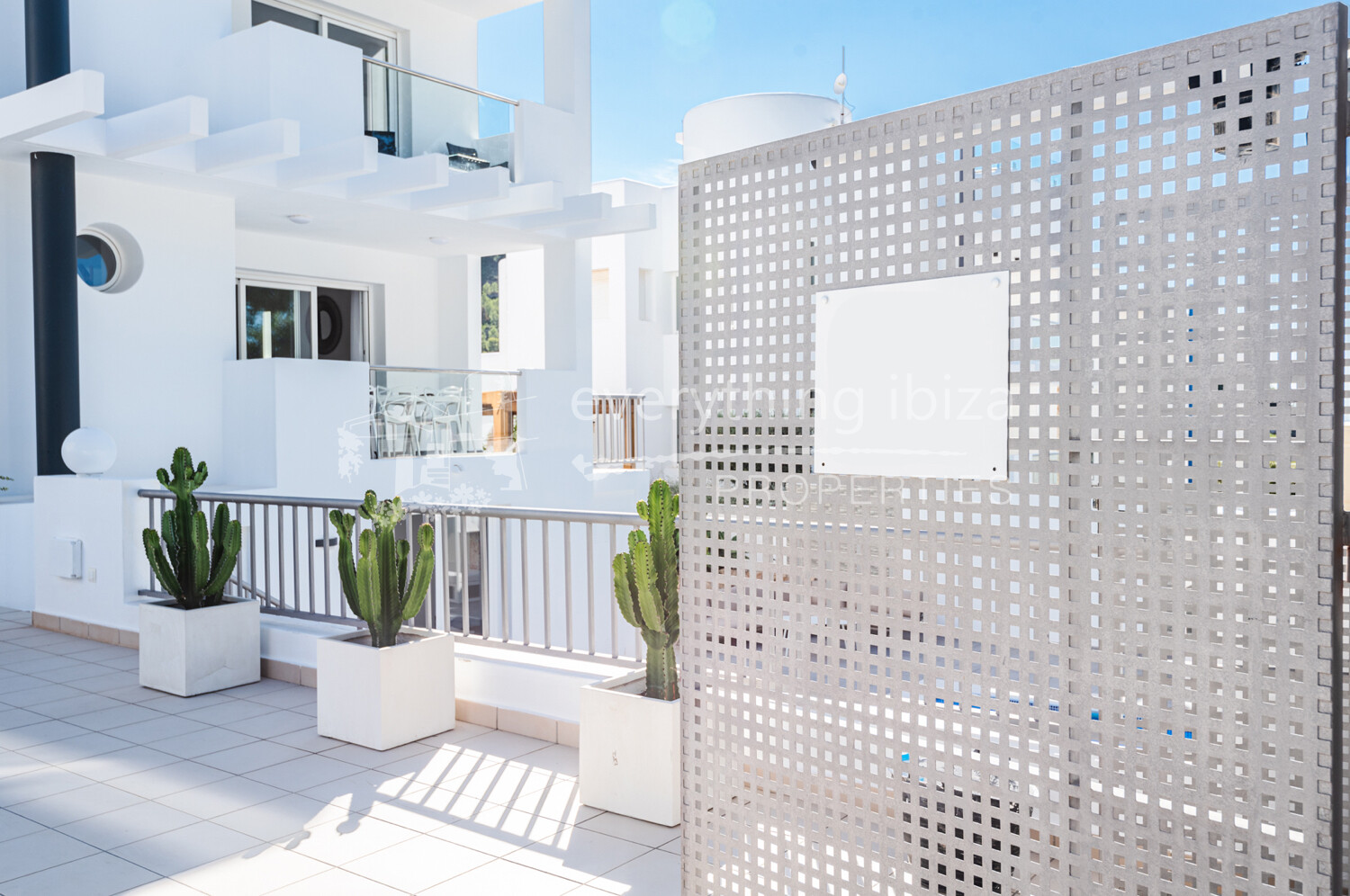 Elegant 5 Bedroomed Detached House with Pool and Tourist License, ref. 1721, for sale in Ibiza by everything ibiza Properties