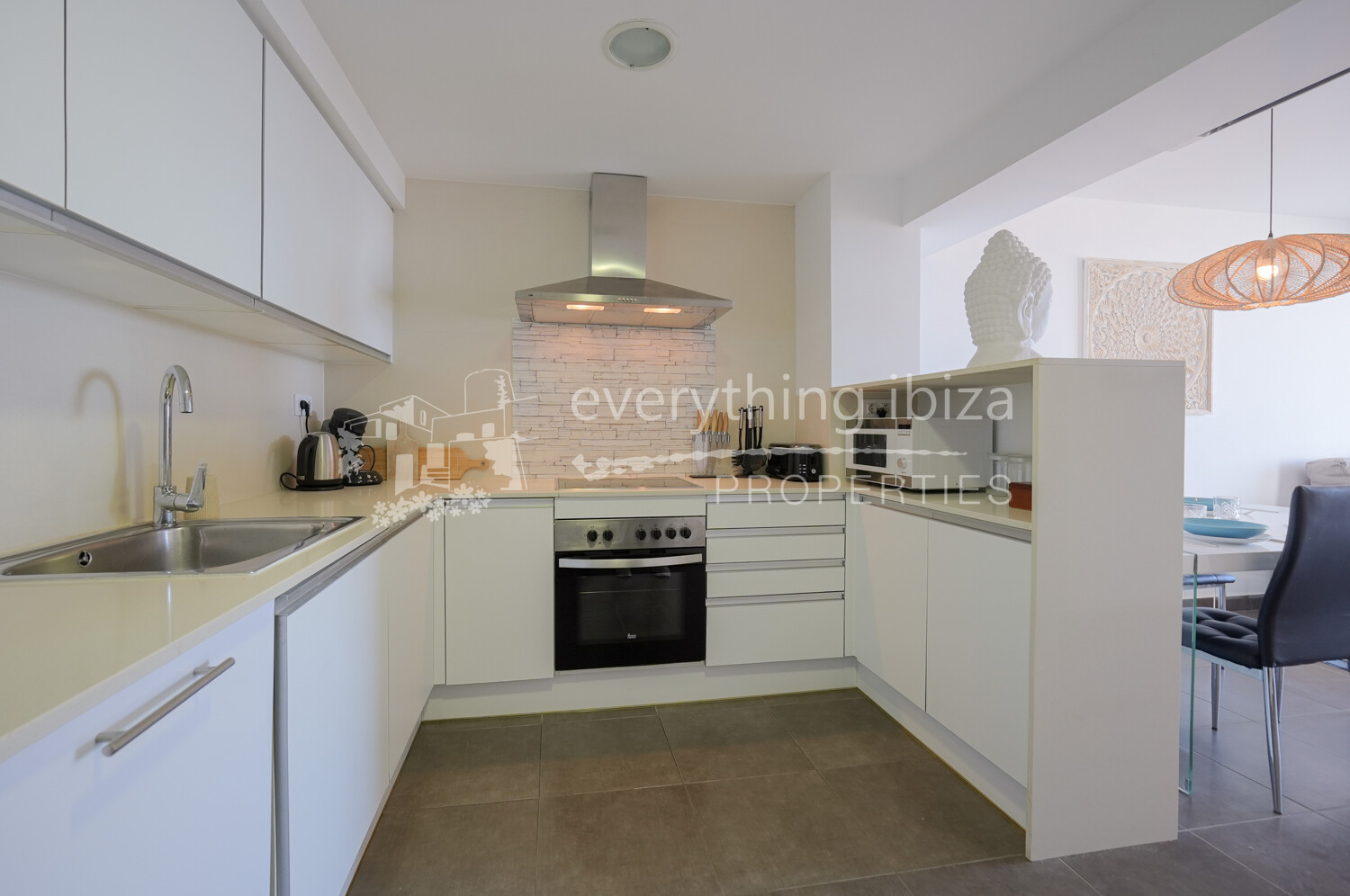 Stylish Modern Contemporary Apartment Close to the Sea & Coastline, ref. 1723, for sale in Ibiza by everything ibiza Properties