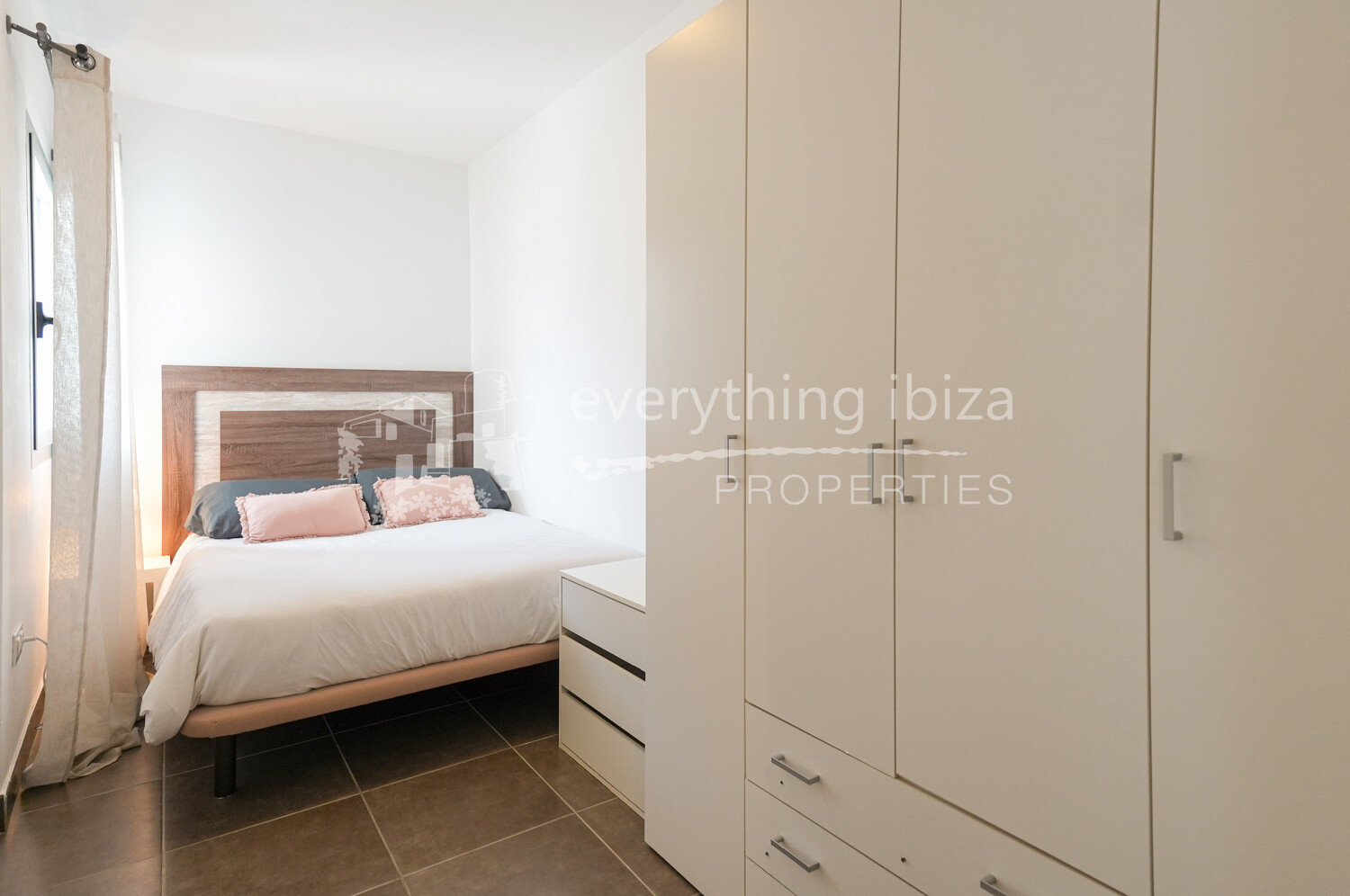 Stylish Modern Contemporary Apartment Close to the Sea & Coastline, ref. 1723, for sale in Ibiza by everything ibiza Properties