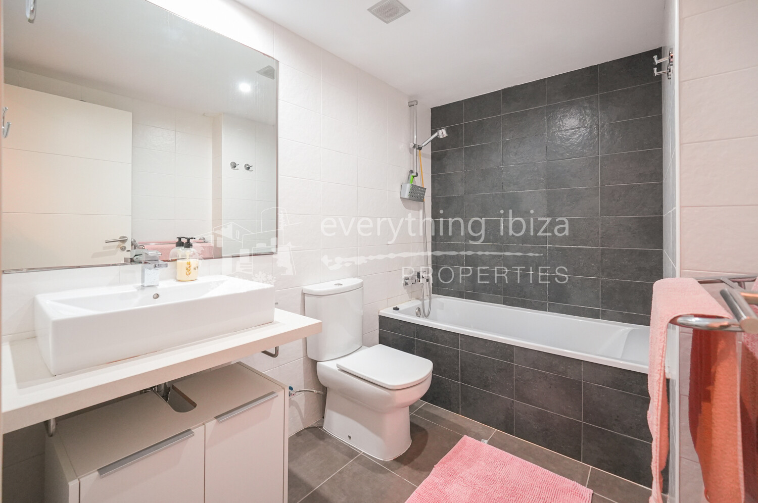 Stylish Modern Contemporary Apartment Close to the Sea & Coastline, ref. 1723, for sale in Ibiza by everything ibiza Properties