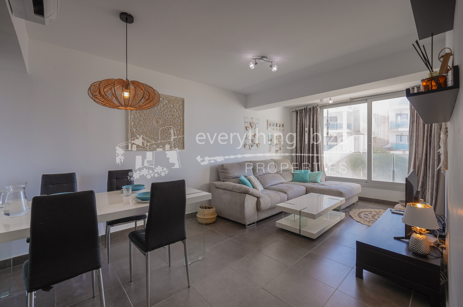 Stylish Modern Contemporary Apartment Close to the Sea & Coastline, ref. 1723, for sale in Ibiza by everything ibiza Properties