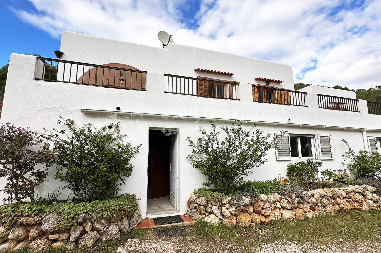 Elegant Traditionally Styled Villa on Large Fertile Plot with Views, ref. 1742, for sale in Ibiza by everything ibiza Properties