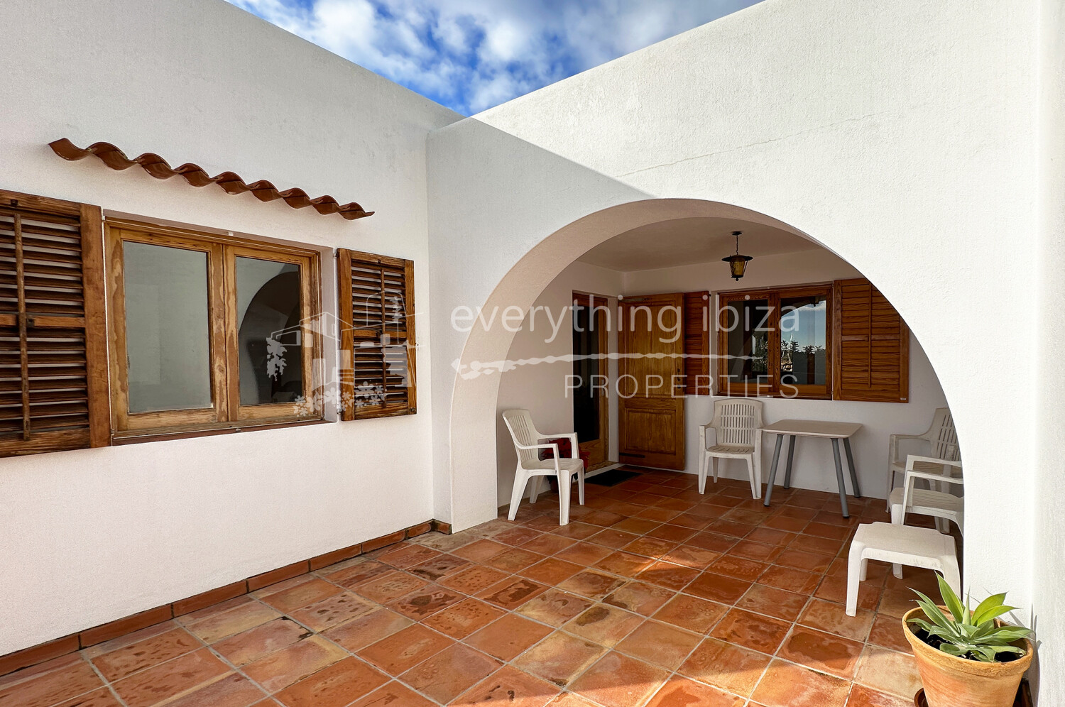 Elegant Traditionally Styled Villa on Large Fertile Plot with Views, ref. 1742, for sale in Ibiza by everything ibiza Properties