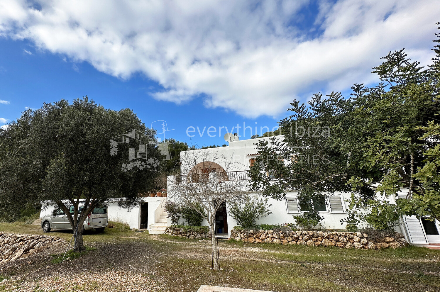 Elegant Traditionally Styled Villa on Large Fertile Plot with Views, ref. 1742, for sale in Ibiza by everything ibiza Properties