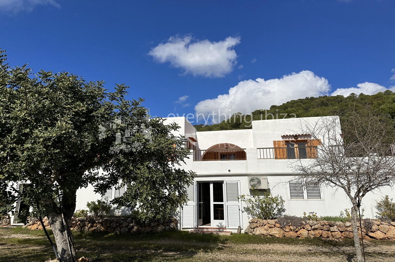 Elegant Traditionally Styled Villa on Large Fertile Plot with Views, ref. 1742, for sale in Ibiza by everything ibiza Properties