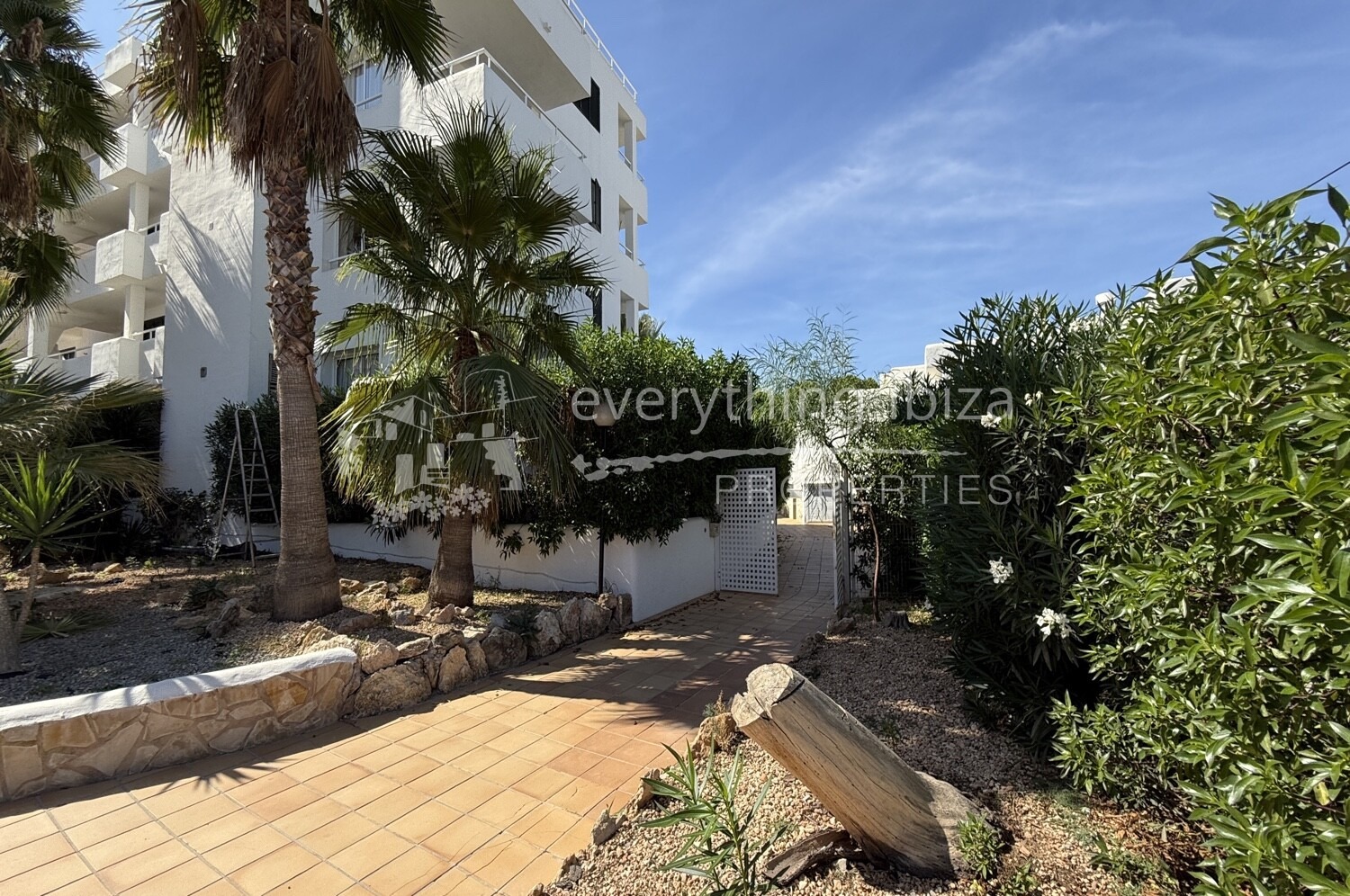 Super 2 Bedroomed Apartment with Residents Pool and Close to the Beach, ref. 1756, for sale in Ibiza by everything ibiza Properties