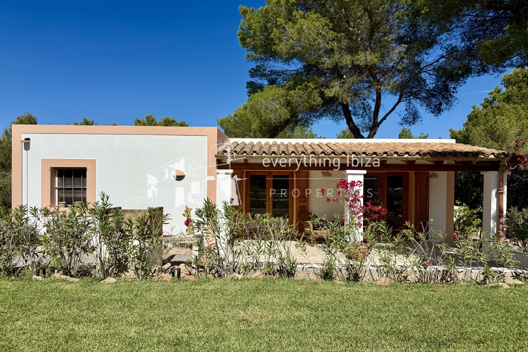 Mediterranean Style Villa on a Large Country Plot Oozing Charm and Character in Ibiza
