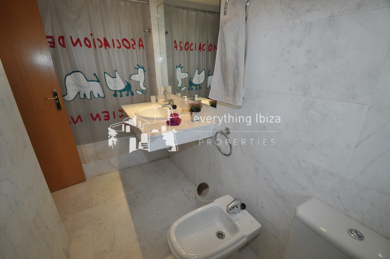 Chic Cosmopolitan 4 Bedroomed Frontline Apartment with Amazing Sea and Sunset Views in Ibiza