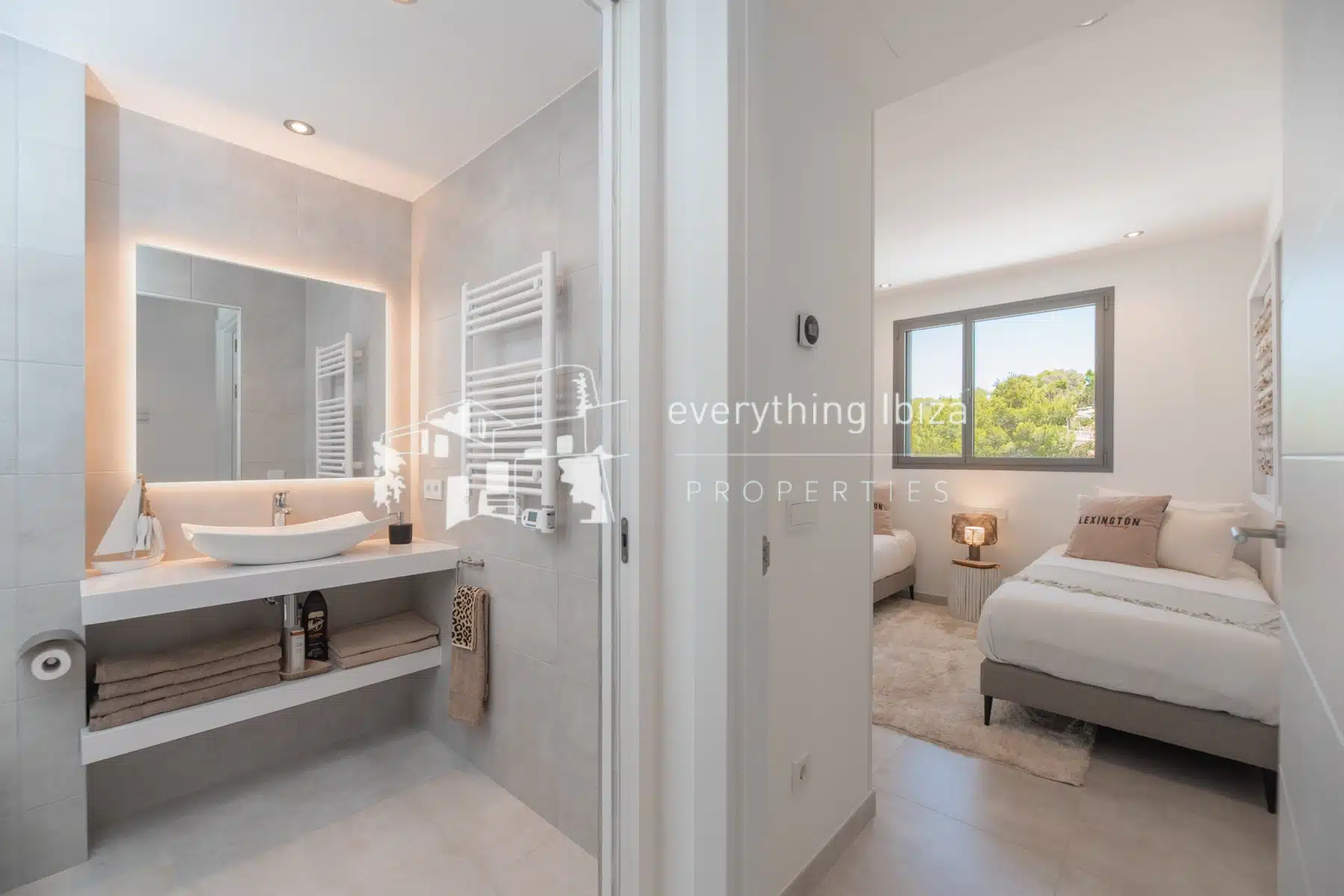 Exquisite Frontline Penthouse Apartment with Sea and Sunset Views in Ibiza