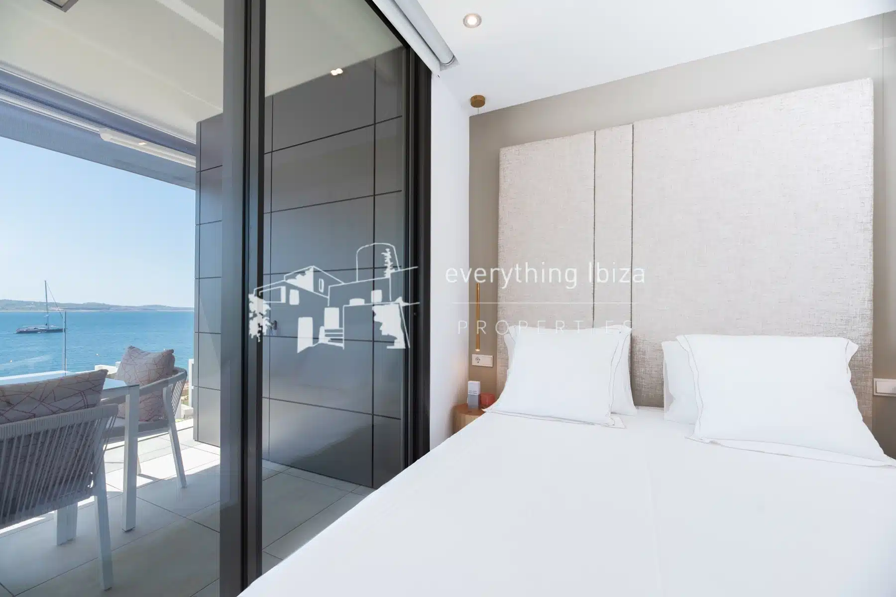 Exquisite Frontline Penthouse Apartment with Sea and Sunset Views in Ibiza