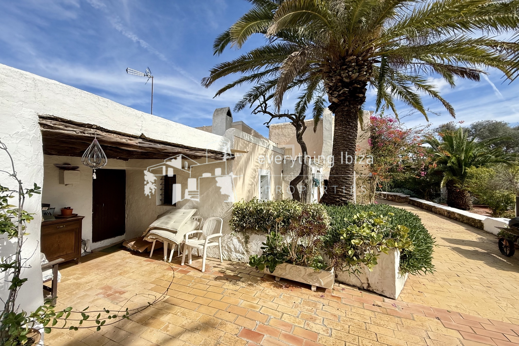Historic Country Finca Oozing Character and Charm Set in Super San Jose Location by everything ibiza Properties - ref. 1859