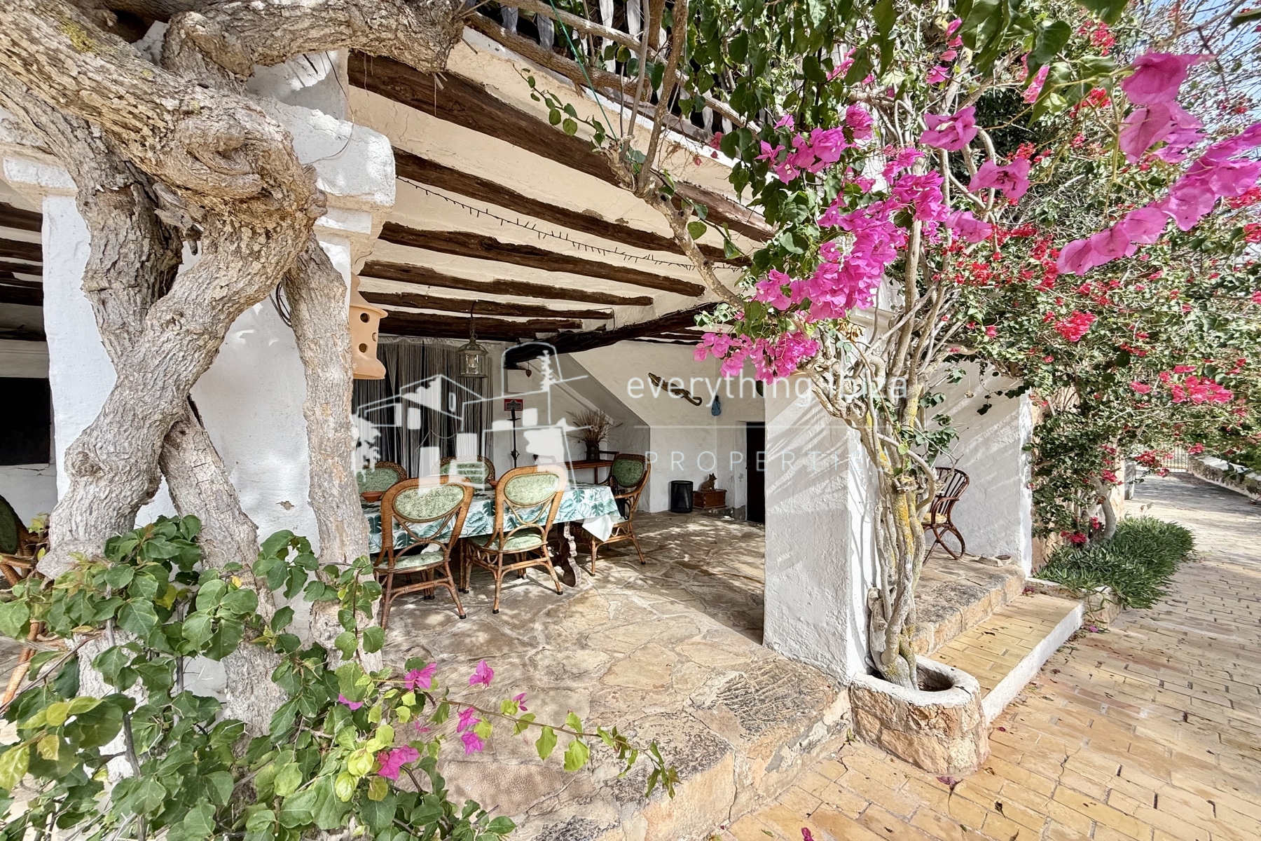 Historic Country Finca Oozing Character and Charm Set in Super San Jose Location by everything ibiza Properties - ref. 1859
