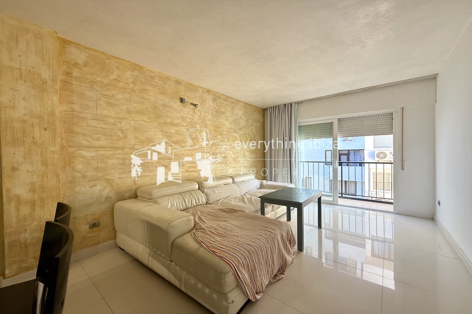 Superbly Located Modern 3 Bedroomed Apartment Close to All the Resort Amenities by everything ibiza Properties - ref. 1869