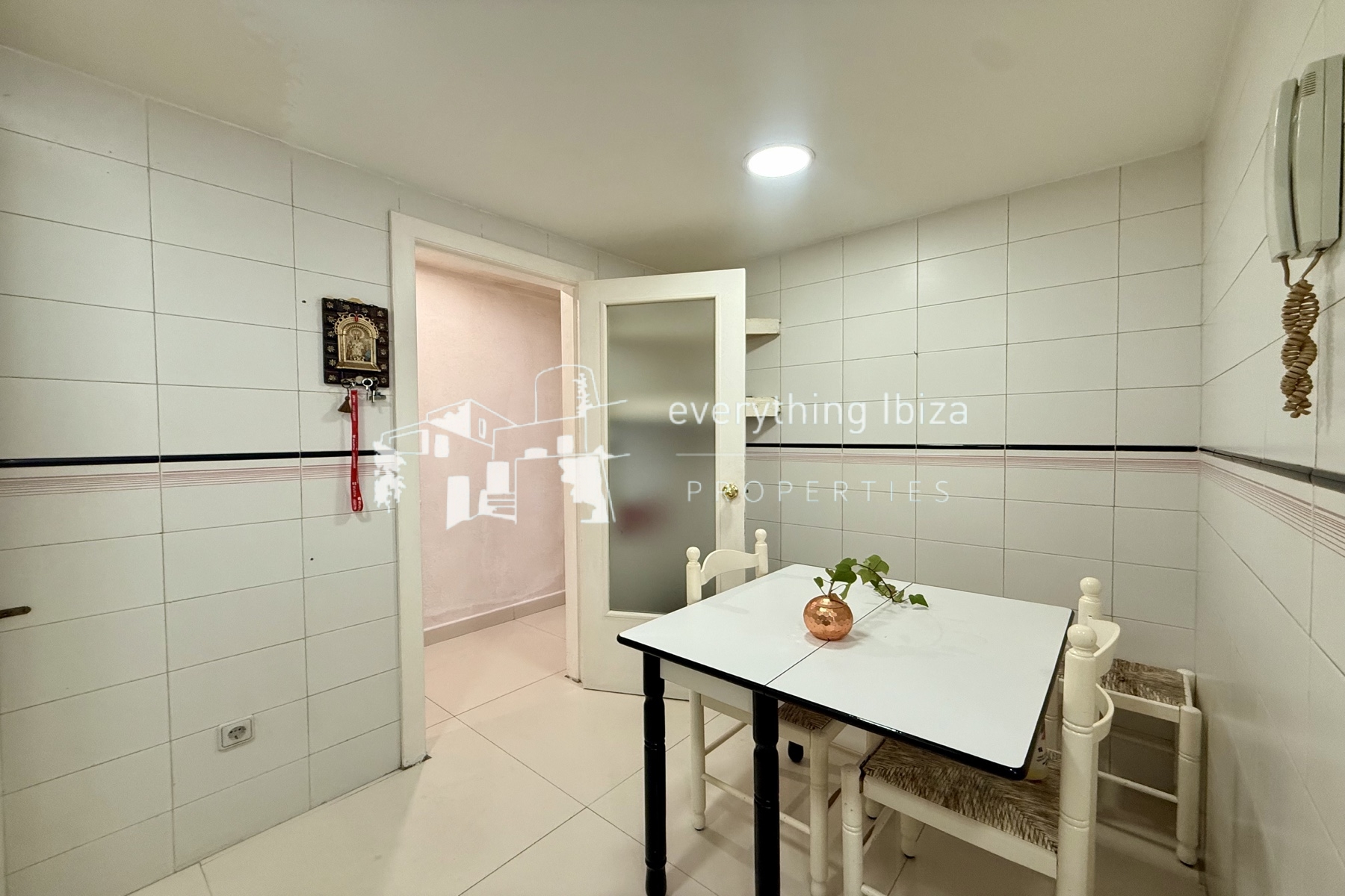 Superbly Located Modern 3 Bedroomed Apartment Close to All the Resort Amenities by everything ibiza Properties - ref. 1869