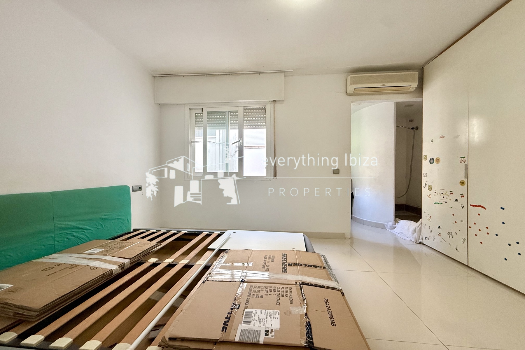 Superbly Located Modern 3 Bedroomed Apartment Close to All the Resort Amenities by everything ibiza Properties - ref. 1869